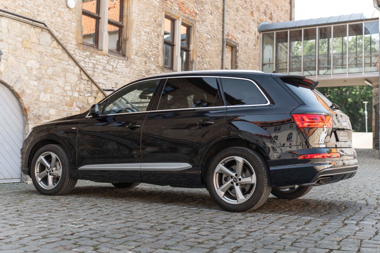 Fahrzeugabbildung Audi Q7 3.0 TFSI Quattro S-LINE LED 360° PANO 7SITZE