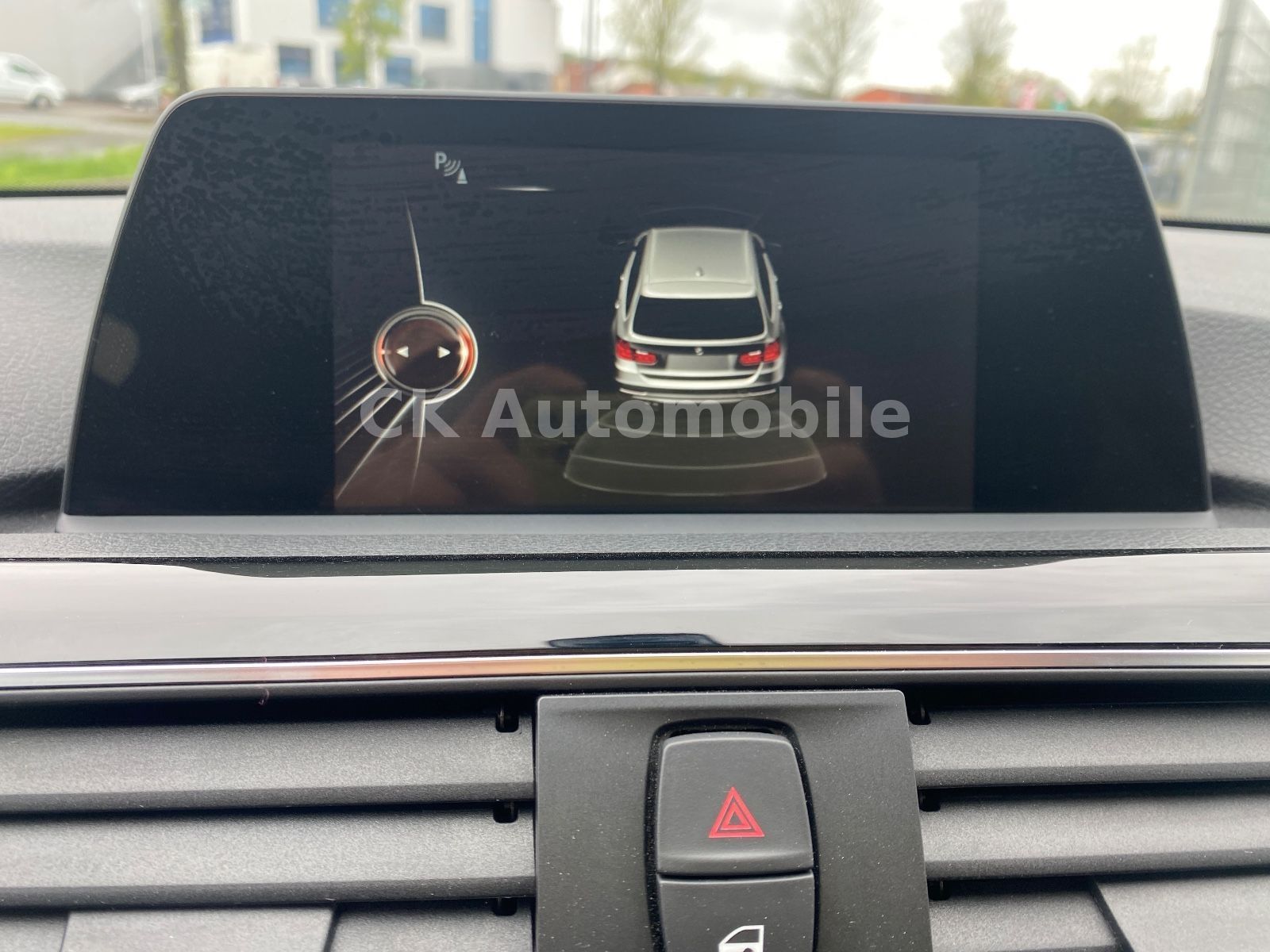 Fahrzeugabbildung BMW 320 I Touring Advantage Automatik/Navi/LED/PDC