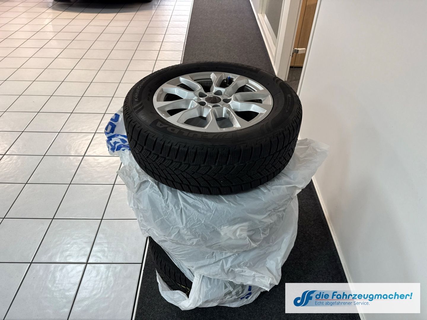 Fahrzeugabbildung Jeep Compass S Plug-In Hybrid 4WD Navi Soundsystem 36