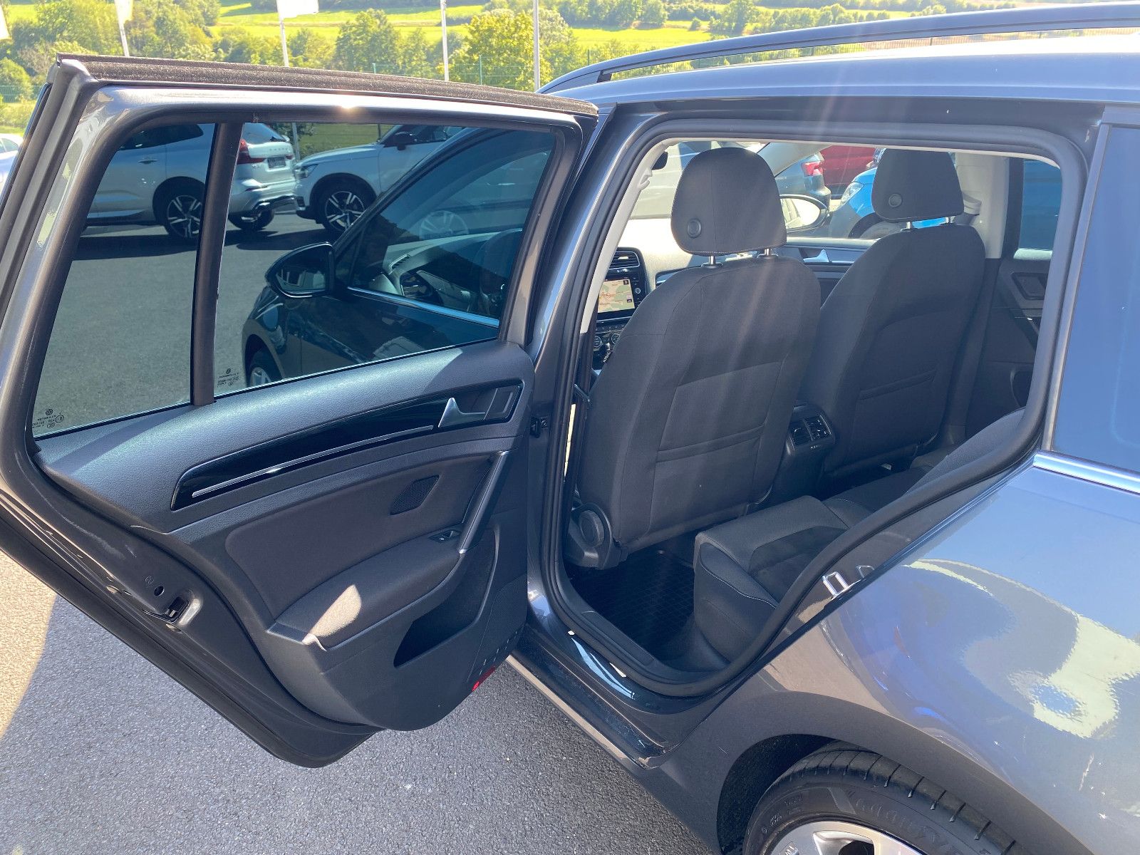 Fahrzeugabbildung Volkswagen Golf VII Variant Highline TSI DSG ACC LED Kamera