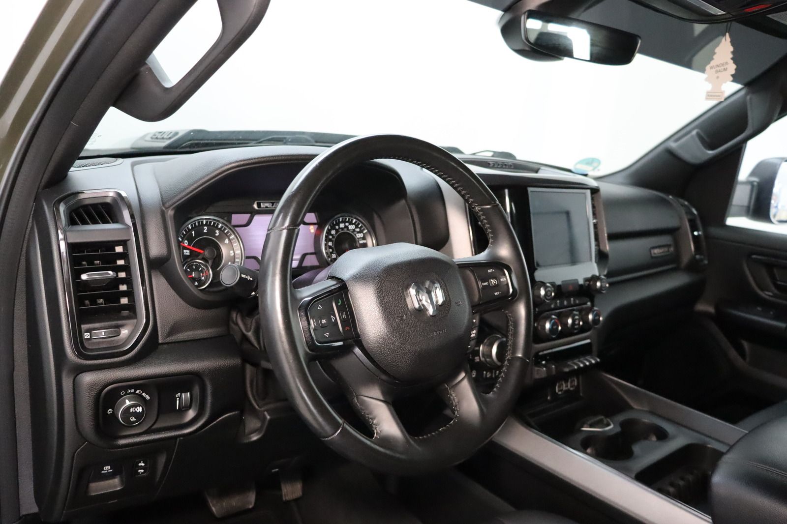 Fahrzeugabbildung Dodge Ram 1500 5.7 V8 Crew Cab Big Horn * Built to Ser