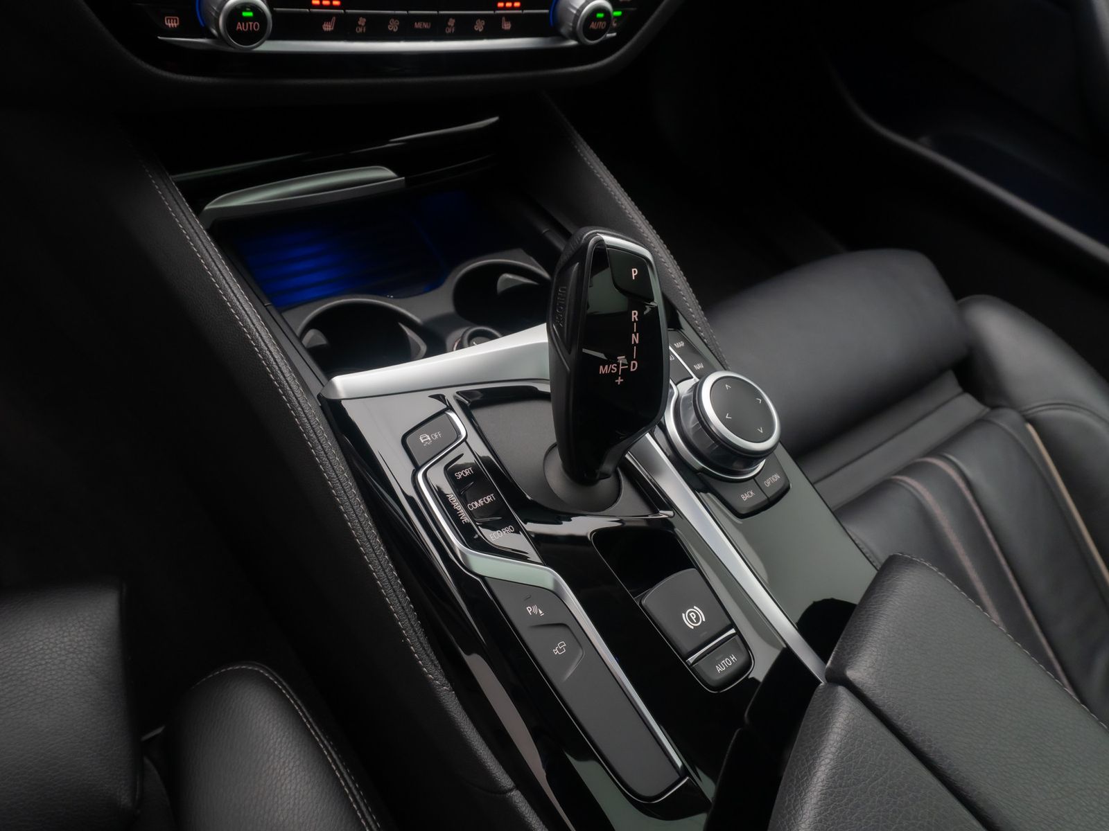 Fahrzeugabbildung BMW 530d xD LuxuryLine Panoram 360&deg;HUD HiFi DisplKey
