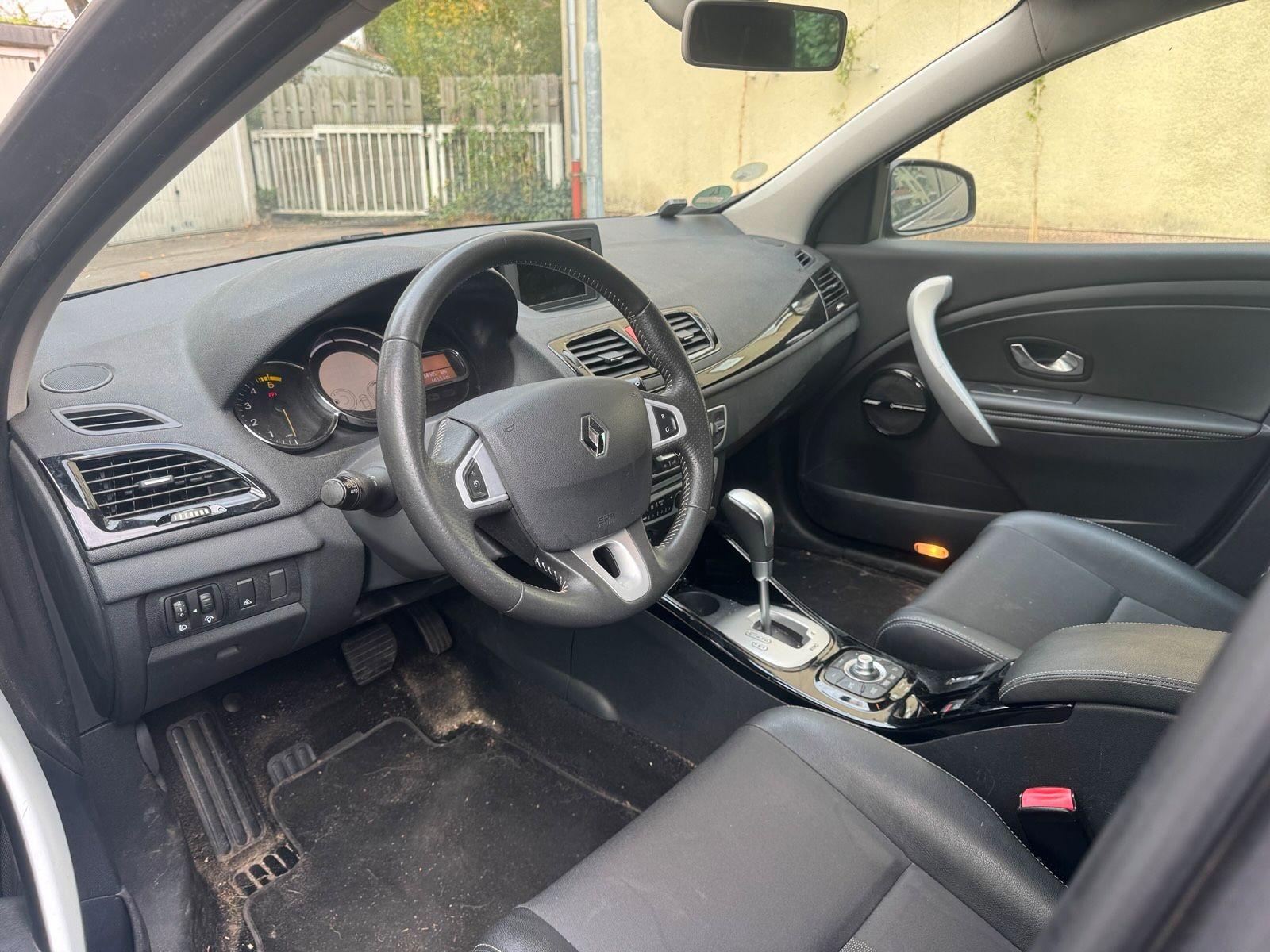 Renault Megane 2011 — photo 8