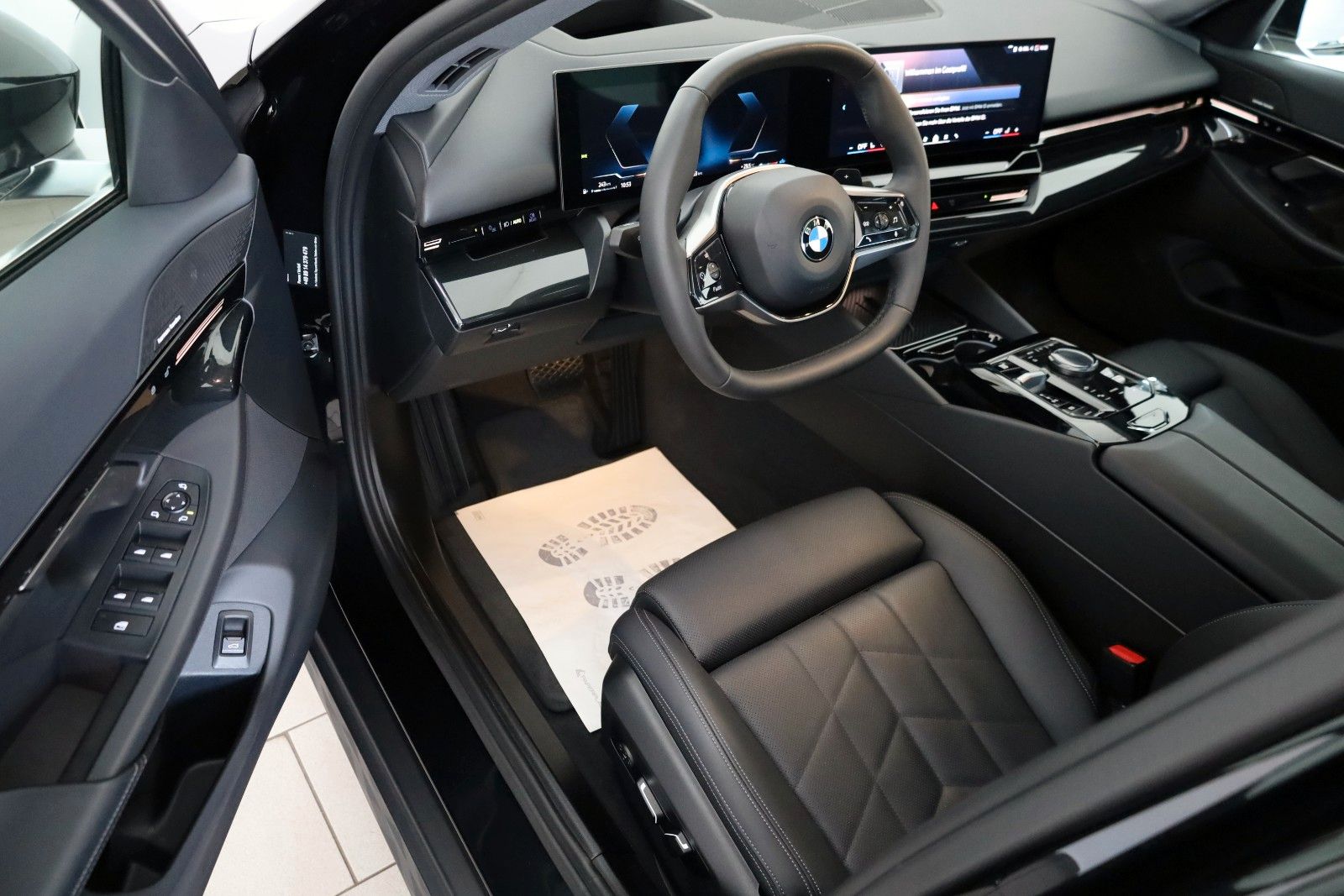 Fahrzeugabbildung BMW 520 d,Travel+Innov. Pak,Panorama,HUD, AHK el,+WR
