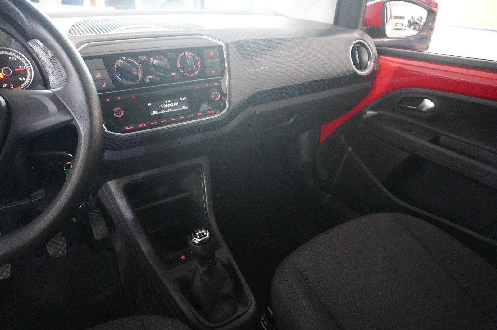 Fahrzeugabbildung Volkswagen up! 1.0 MOVE 5-TÜR KLIMA/SHZ/USB/NEBEL/SPORT/LED