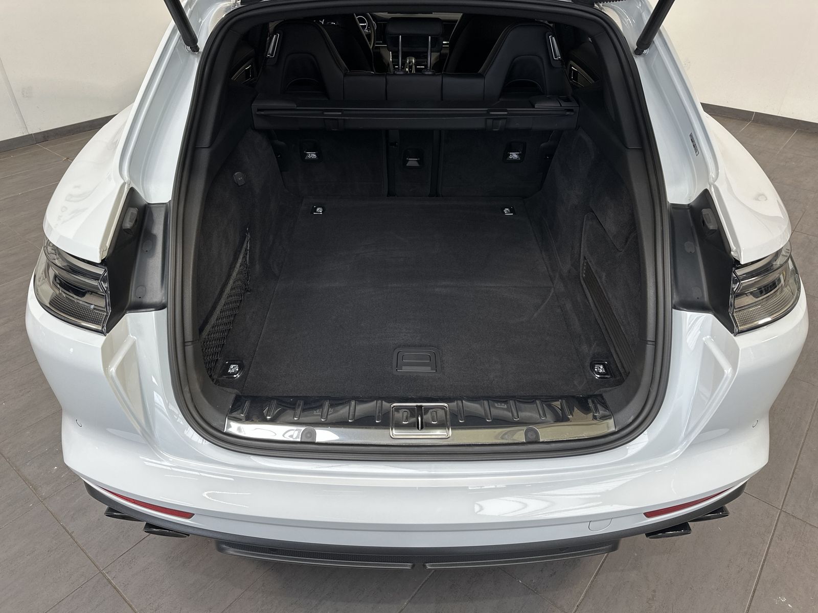 Fahrzeugabbildung Porsche Panamera 4 E-Hybrid PlatinumEd NAV+LED+360°+PANO