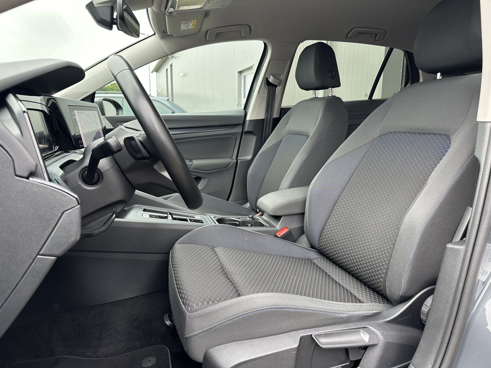 Fahrzeugabbildung Volkswagen Golf 2.0 TDI DSG United NAV+LED+ACC+AHK+DIGDISP