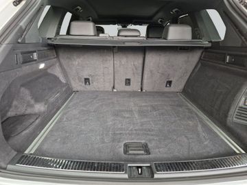Volkswagen Touareg - 8