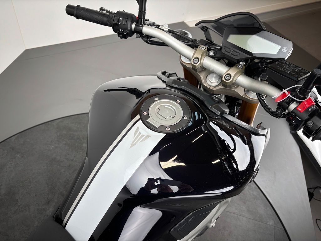 Fahrzeugabbildung Yamaha MT-09 *TOP-ZUSTAND *2. HAND *SERVICE NEU