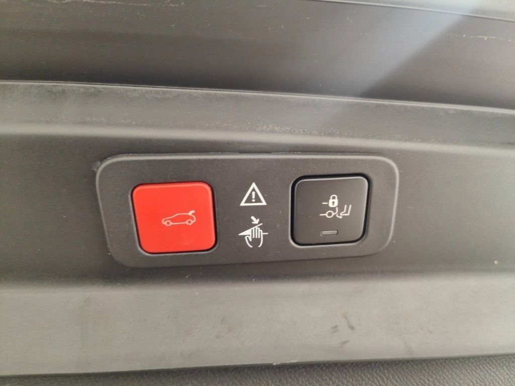 Fahrzeugabbildung Peugeot 5008 Allure 1.2T NAVI/SHZ/PANO/LED/PDC+CAM