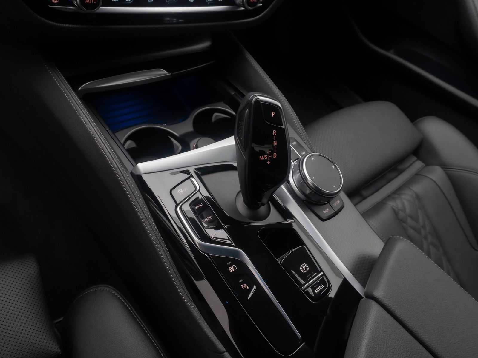 Fahrzeugabbildung BMW 545e xD M Sport Kamera DAB 4xKlima Alarm 19Zoll