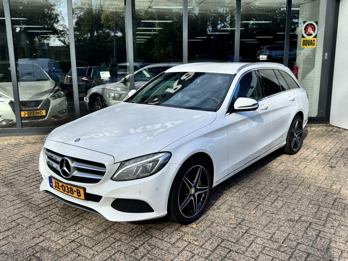 Mercedes-Benz C350 2015 — rear view