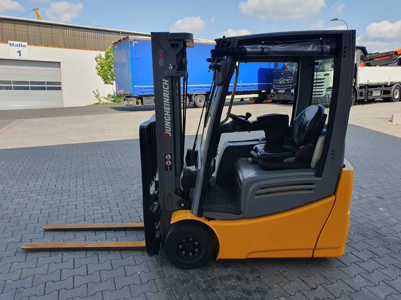 Fahrzeugabbildung Jungheinrich EFG 215 / Triplex: 4.25m! / SS / nur 3.488h!