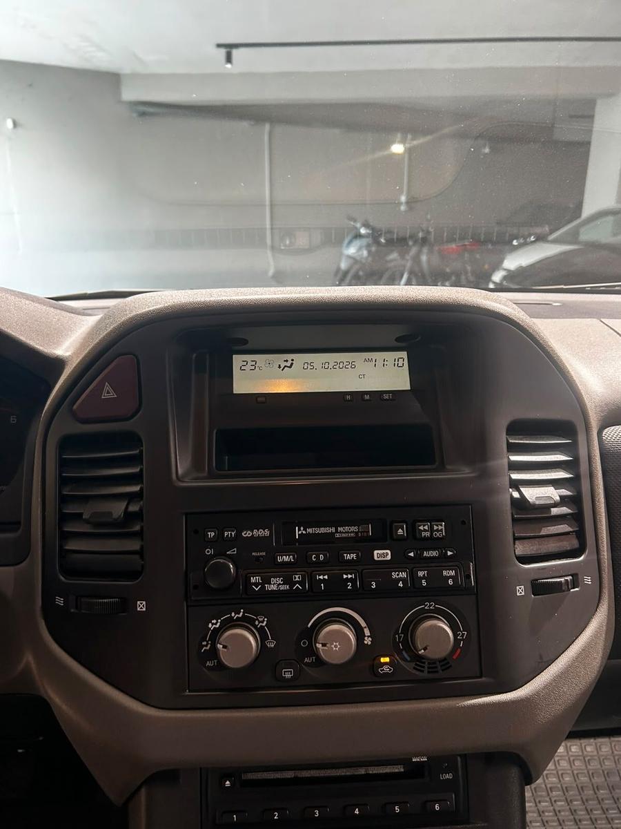 Mitsubishi Pajero 3.2 DI-D 3 portes | 160 ch | BVM | Attelage | Barres de toit | Capteur de pluie