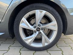 AUDI A4 Avant 40 TDI quattro S line