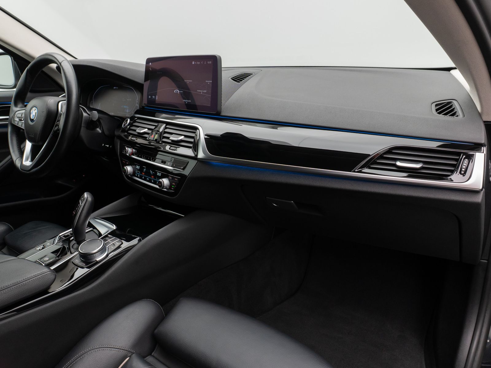 Fahrzeugabbildung BMW 530e Kamera DAB HiFi CockPitPro Fernlichtassist
