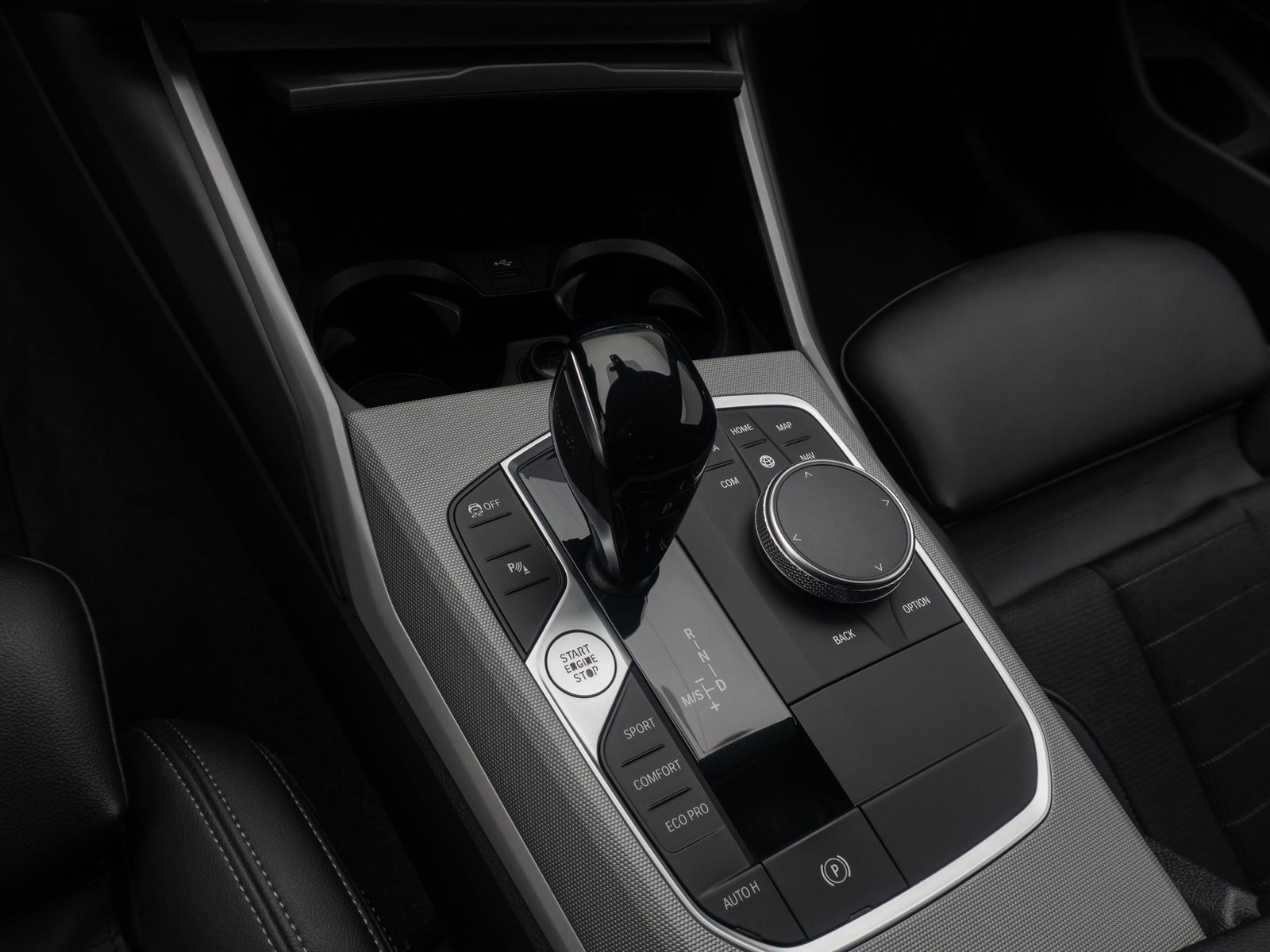 Fahrzeugabbildung BMW 318d Geschwindigreg DAB Alarm AHK WLAN M Sport