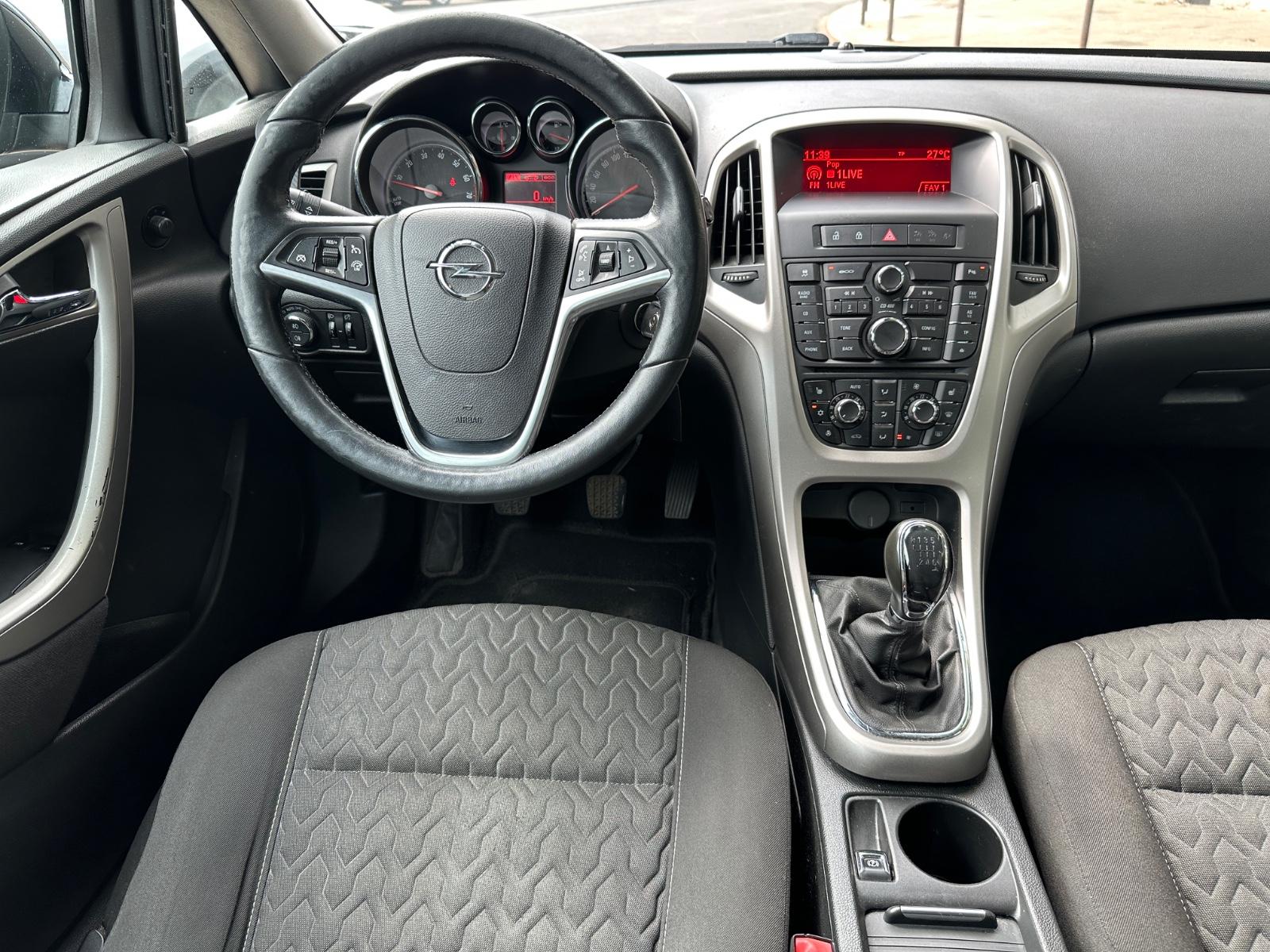 Opel Astra 2013 — photo 9
