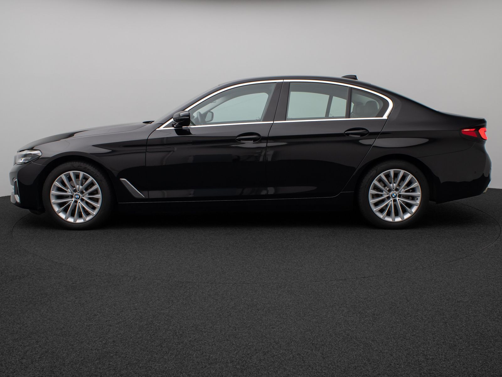 Fahrzeugabbildung BMW 520d Luxury Line Kamera DAB 4xKlima AHK Sport