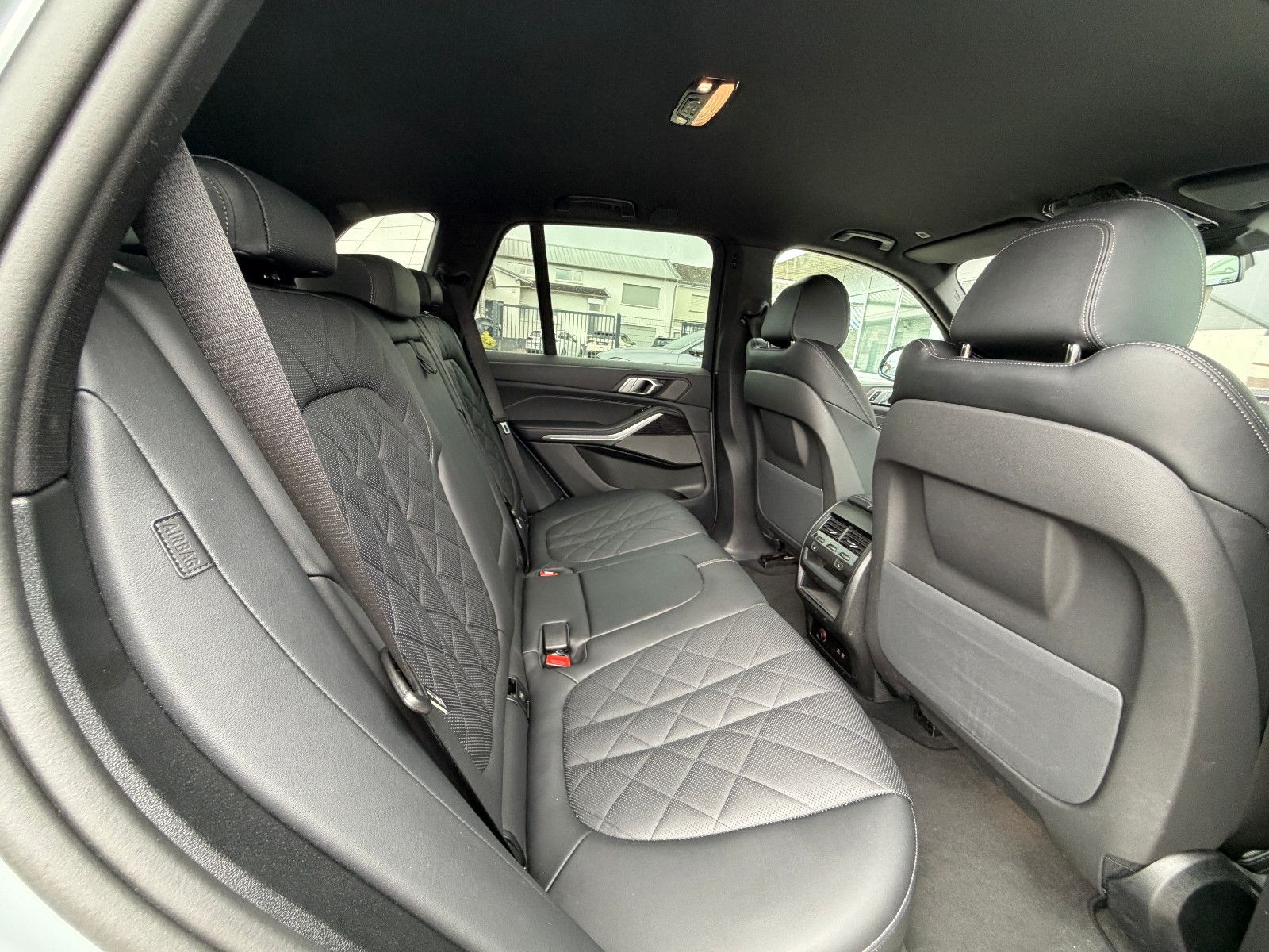 Fahrzeugabbildung BMW X5 30 d xDrive M Sport/HEAD-UP/360°/SOUND/AMBIEN