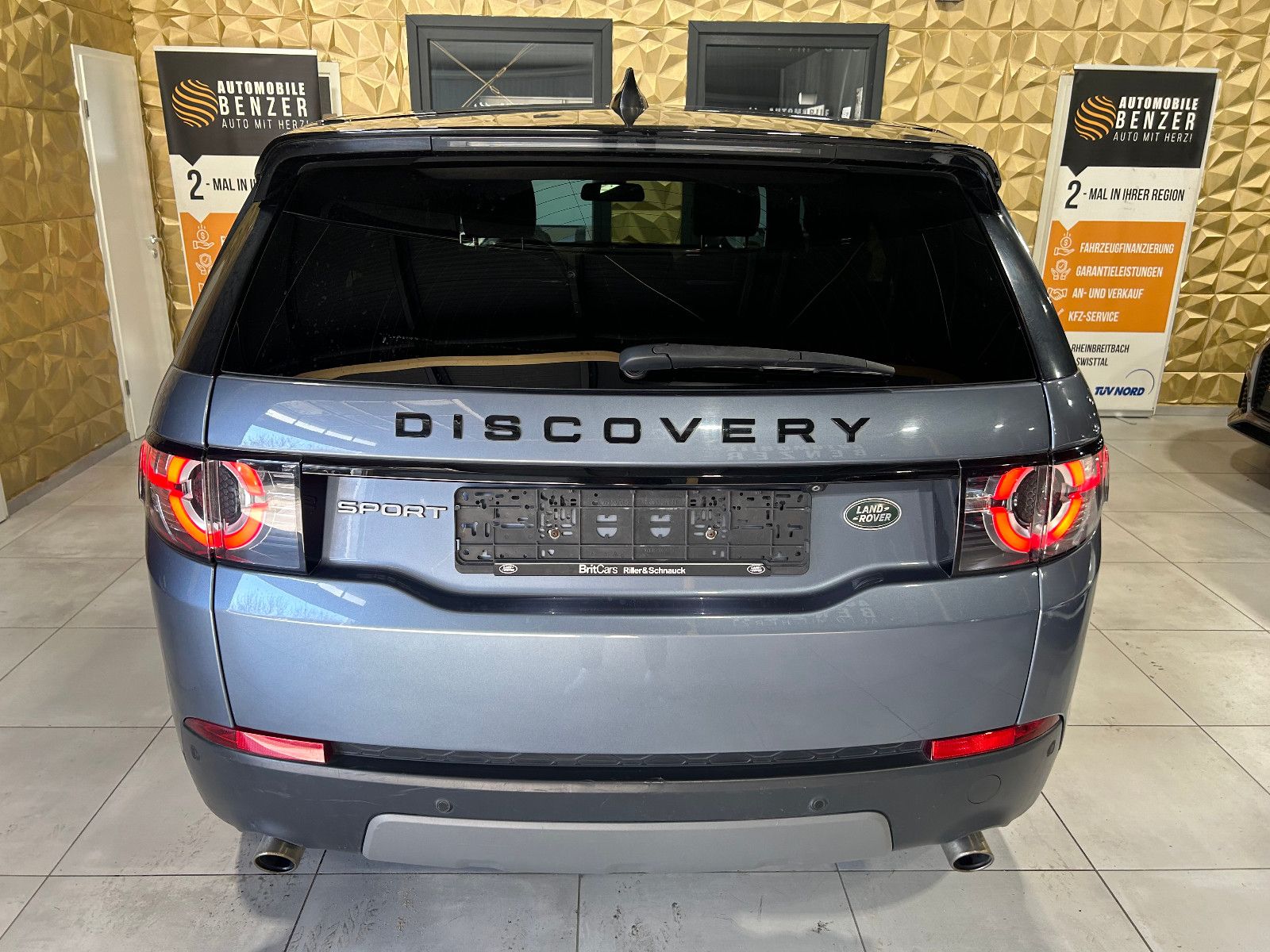 Fahrzeugabbildung Land Rover Discovery Sport SE AWD/PANO/ACC/NAVI/KAMERA/SHZ
