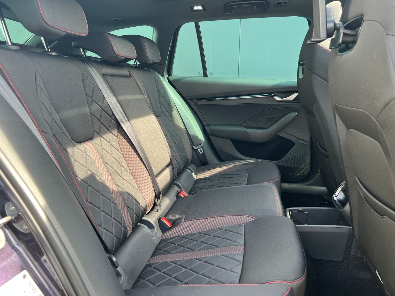 Fahrzeugabbildung SKODA Octavia Combi RS 2.0 TSI DSG *Panorama, AHK, Ind