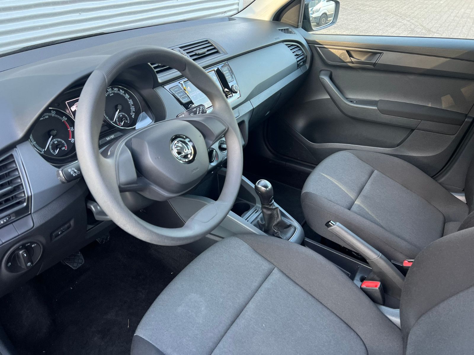 Fahrzeugabbildung SKODA Fabia Combi 1.0 TSI Smart-Link Klima