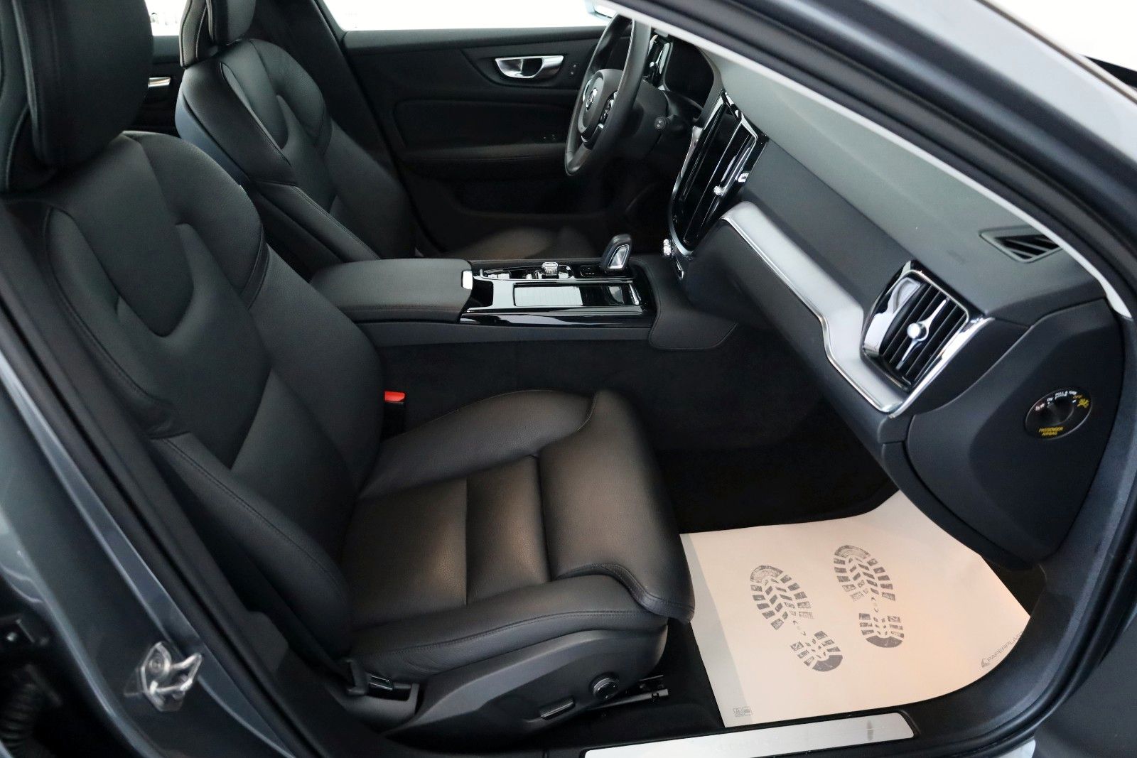 Fahrzeugabbildung Volvo V60 T6 AWD Inscription Expr. Leder,Navi,LED,SH