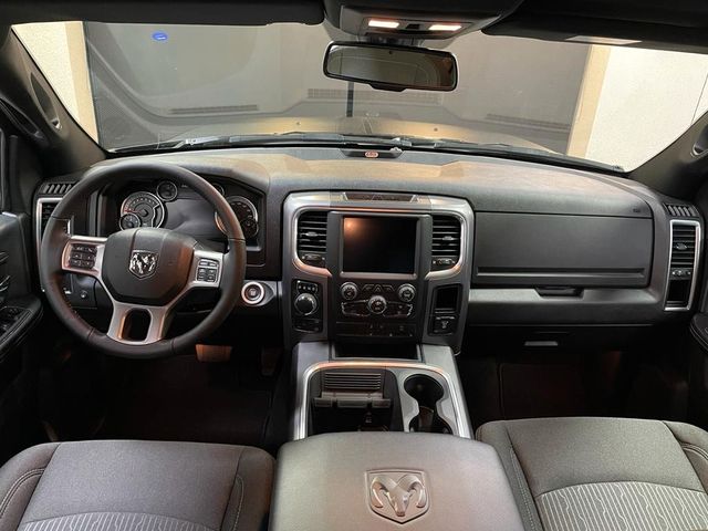 Fahrzeugabbildung Dodge WARLOCK CLASSIC  CREW CAB HEMI 4x4 SOFORT!