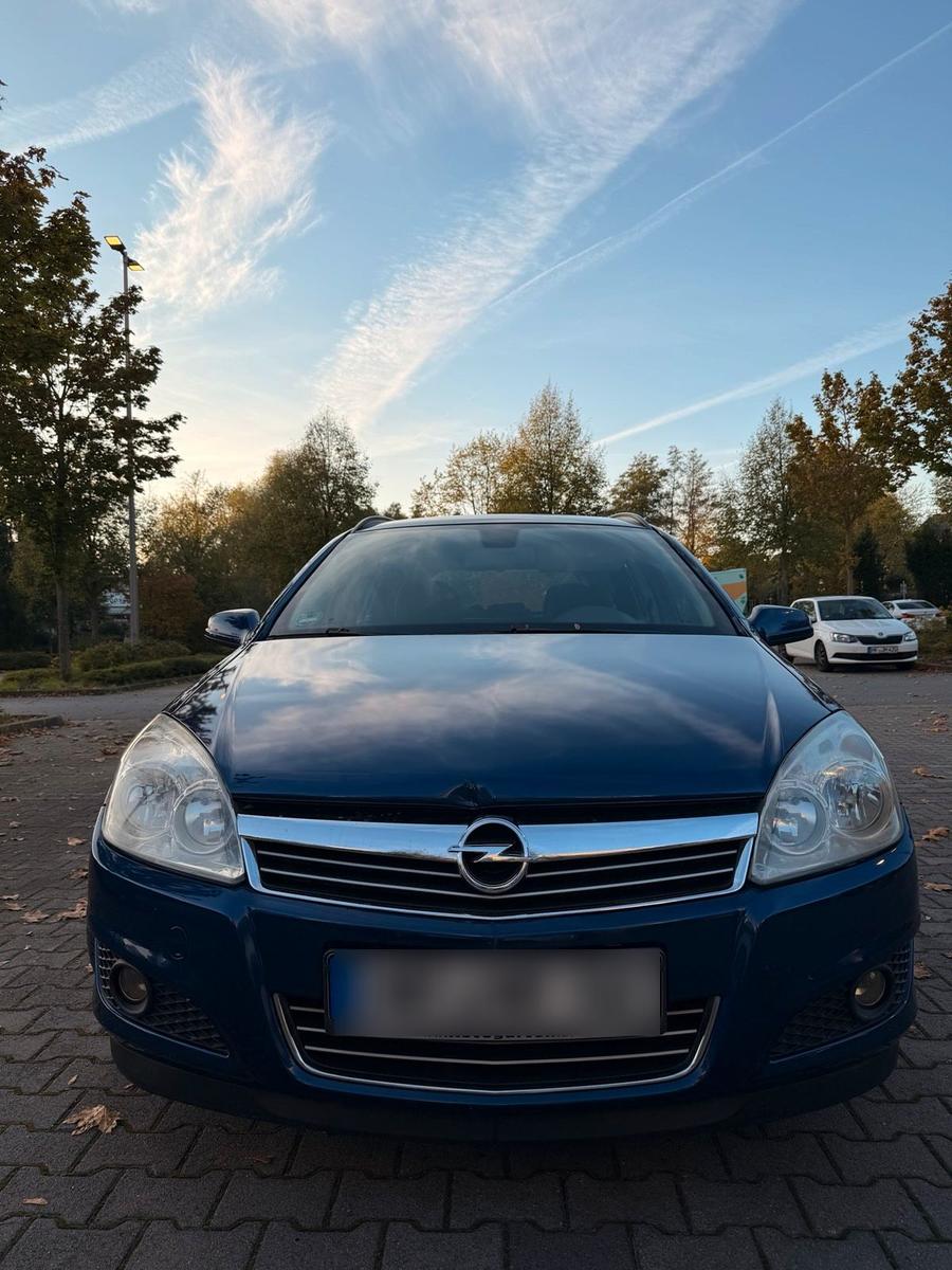 Opel Astra 2009 — вигляд ззаду