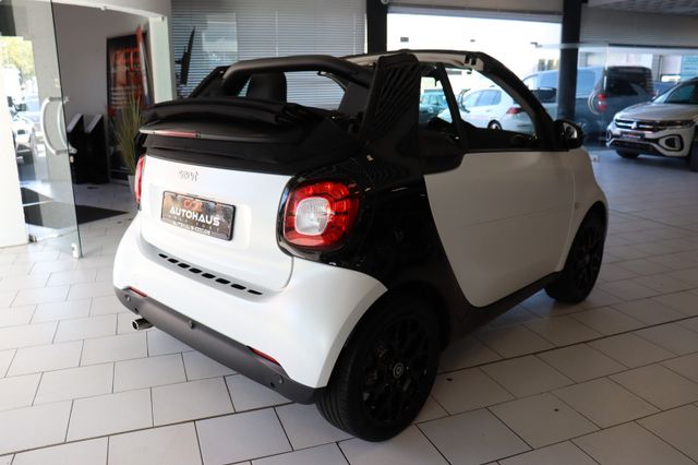 Fahrzeugabbildung Smart ForTwo Cabrio|AUT.|NAVI|LEDER|SHZ|JBL|LED