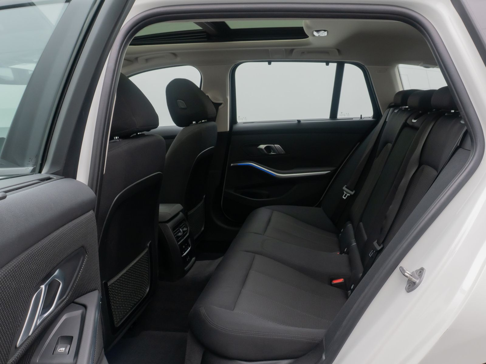 Fahrzeugabbildung BMW 330i AHK Kamera DAB Laser Panorama M Sport HIFi