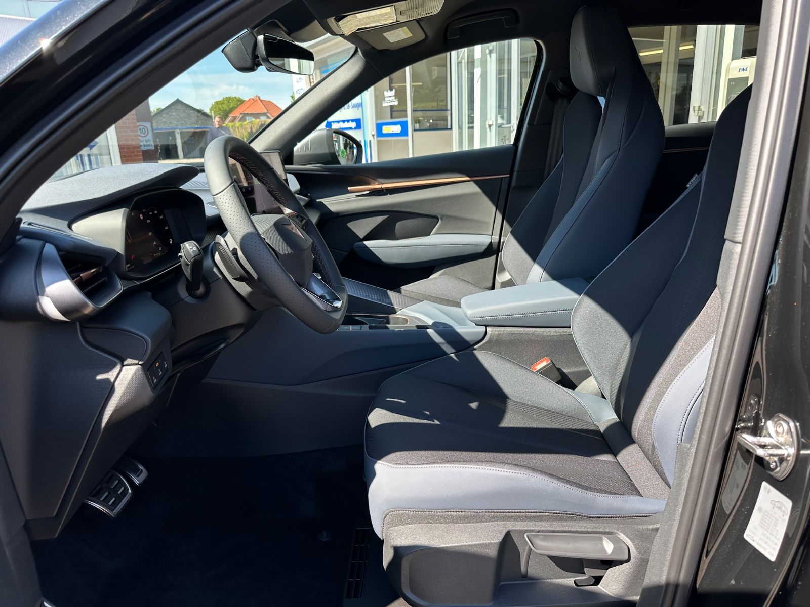 Fahrzeugabbildung CUPRA Terramar 1.5 eTSI DSG AHK/Navi/LED/ACC/18"