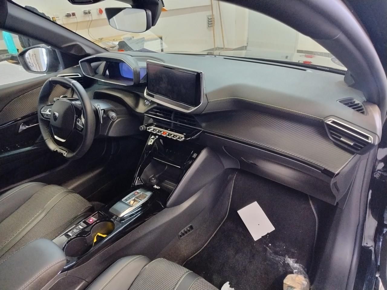 Fahrzeugabbildung Peugeot 208 GT Hybrid 145 e-DSC6