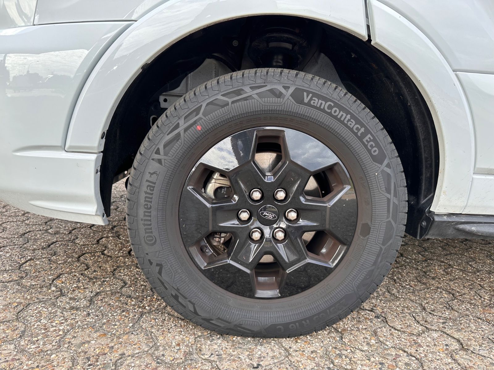 Fahrzeugabbildung Challenger 337 GA Etape Edition M25 Automatik Arctic-Paket
