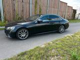 Mercedes-Benz E 220 AMG line - mit Diesel-Antrieb: Alcantara, Ambiente-Beleuchtung, Limousine