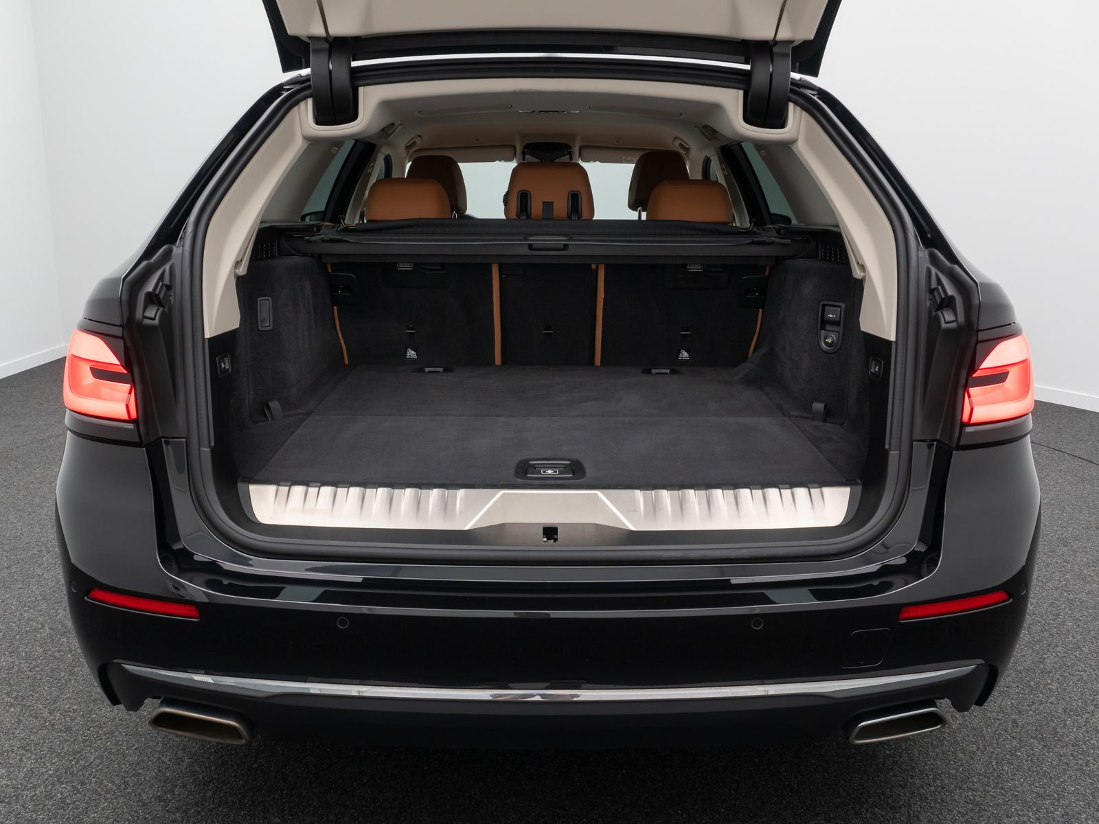 Fahrzeugabbildung BMW 530e xD Luxury Line DAB Alarm Kamera AHK 18Zoll