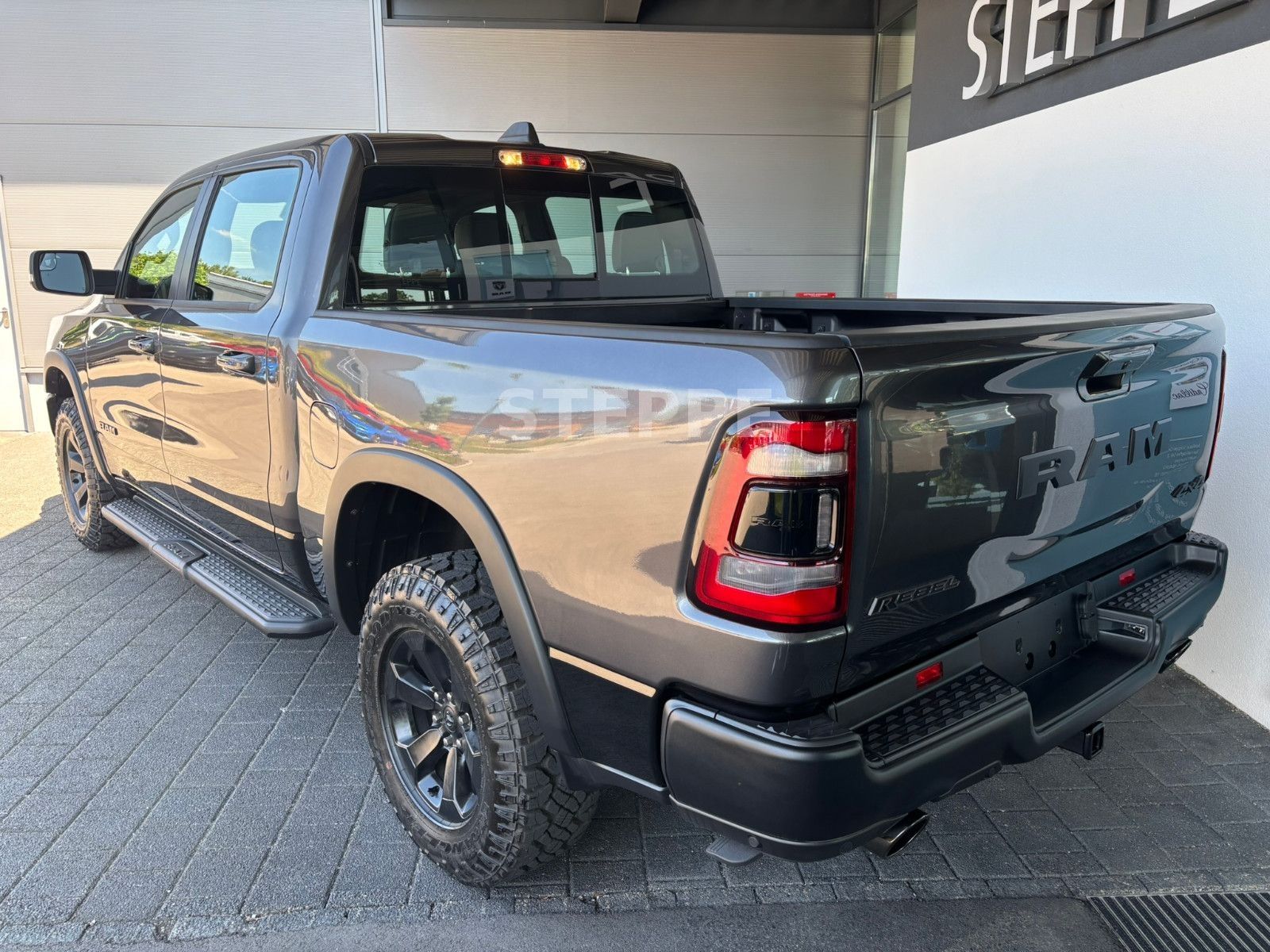 Dodge RAM 1500 REBEL 5,7V8 LPG NIGHT ACC, Luftfed,360°