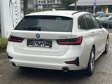 BMW 330 e Touring Aut. Advantage / RFK / LED - BMW 330 in Mönchengladbach