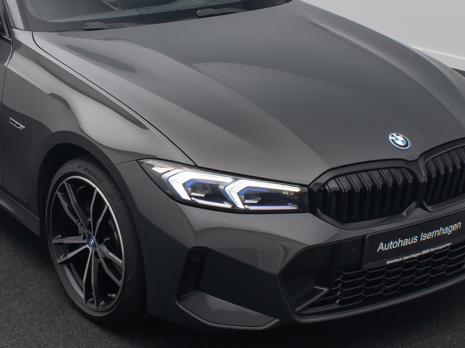 Fahrzeugabbildung BMW 330e xD MSport Kamera HUD DAB AHK Komfort 19Zoll