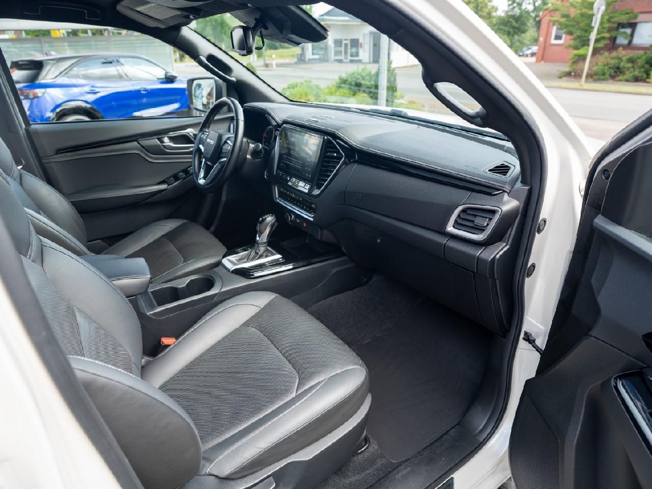 Fahrzeugabbildung Isuzu D-Max Double Cab 4WD V-CROSS