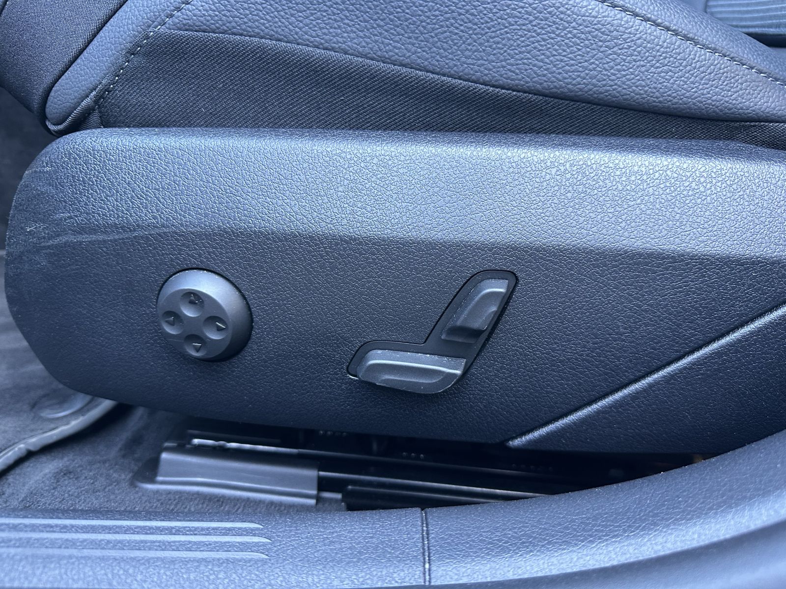 Fahrzeugabbildung Mercedes-Benz C 220d Avantgarde Advanced NAV+LED+ACC+VCOCK+KAM