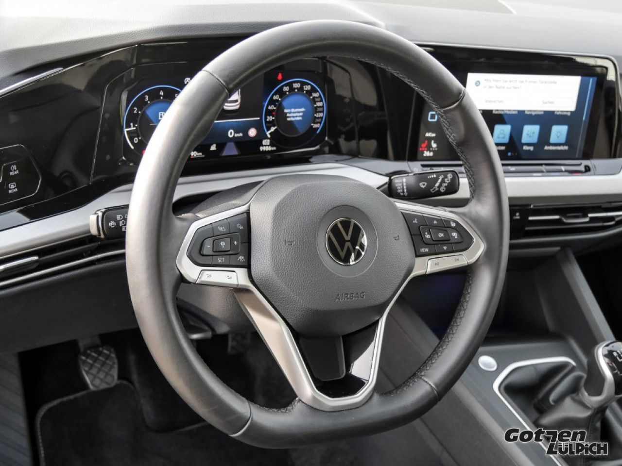 Fahrzeugabbildung Volkswagen Golf VIII Life 1.5 TSI Navi Travel Assist PDC