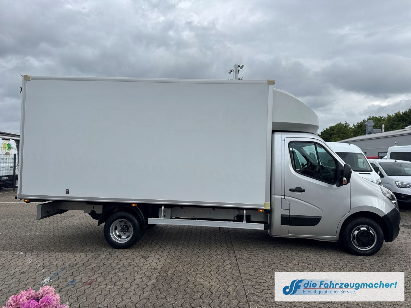 Fahrzeugabbildung Opel Movano Koffer L4H1 3,5t ZwillingsBe. Navi Temp R