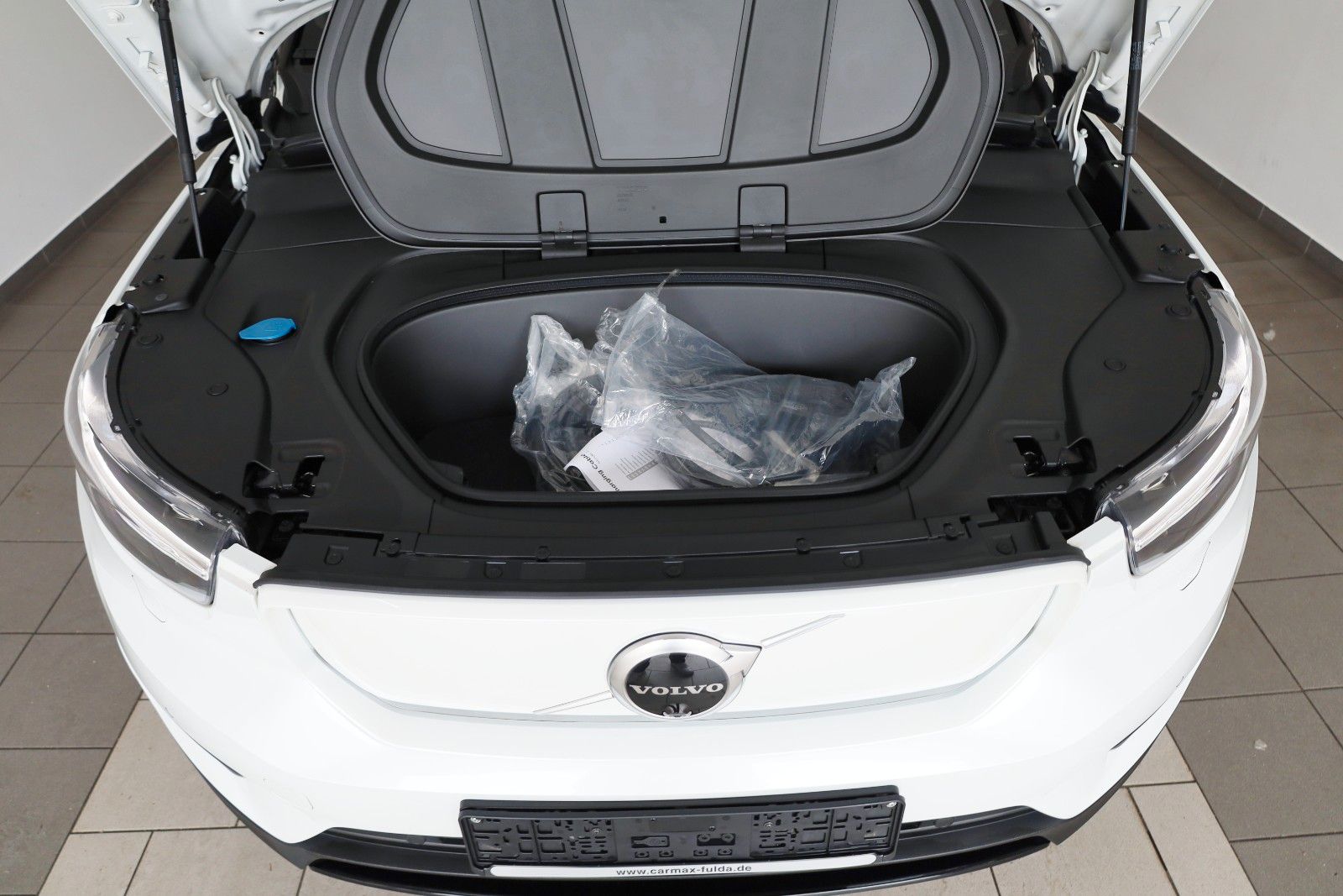 Fahrzeugabbildung Volvo XC40 Pro 78KWH AWD Leder,Navi,PanDach,Autopilot