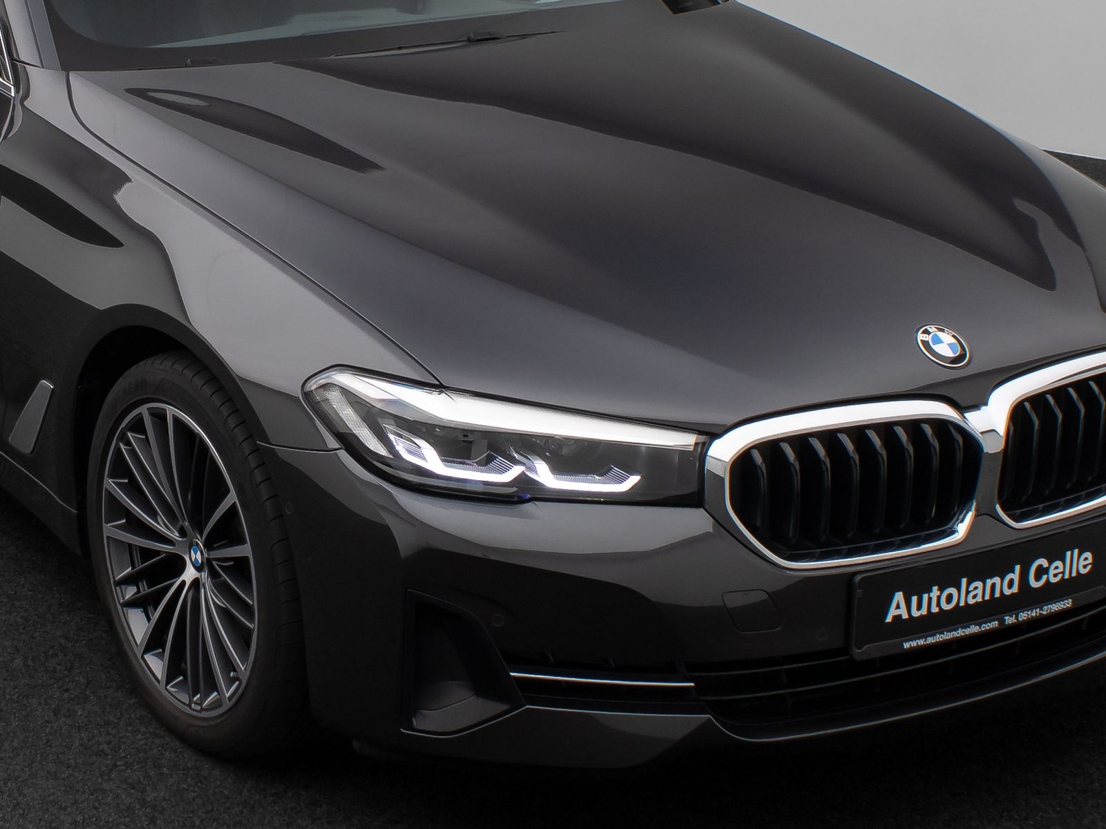 Fahrzeugabbildung BMW 520d Panorama Kamera HUD DAB 4Klima Alarm 19Zoll