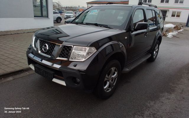 Nissan Pathfinder 2.5 dCi White Elements