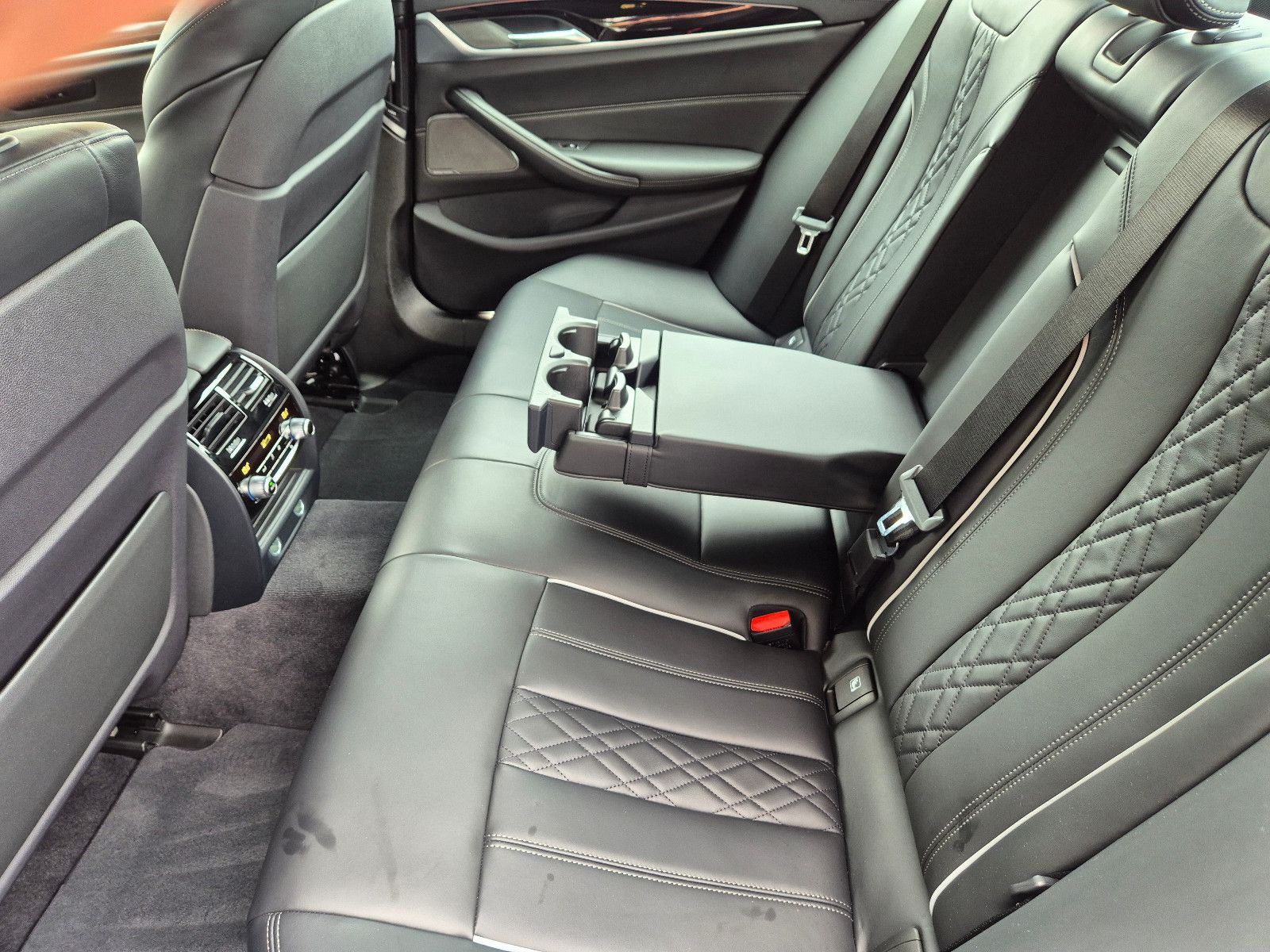 BMW 540i Luxury Line Head-Up Soft-Close Harman Kardo foto 15