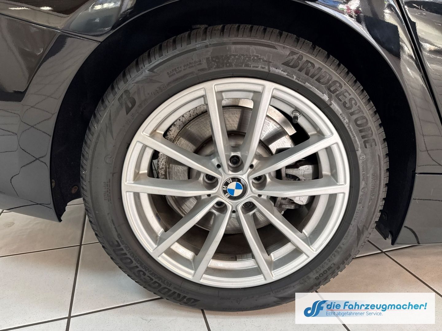 Fahrzeugabbildung BMW 320 e Advantage Touring Park-Assistent Navi Digi