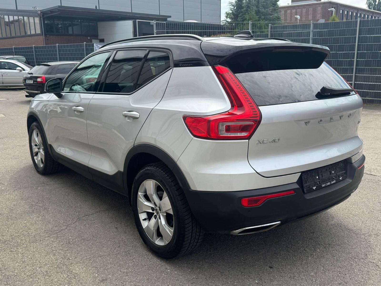 Volvo XC40 R Design 2WD T3-Xenium-Sensus-Kamera-Pano-